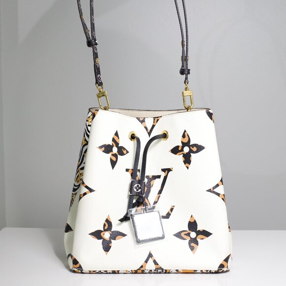 Louis Vuitton Monogram Giant Jungle Neo Noe Bucket Bag - Picture 2 of 11